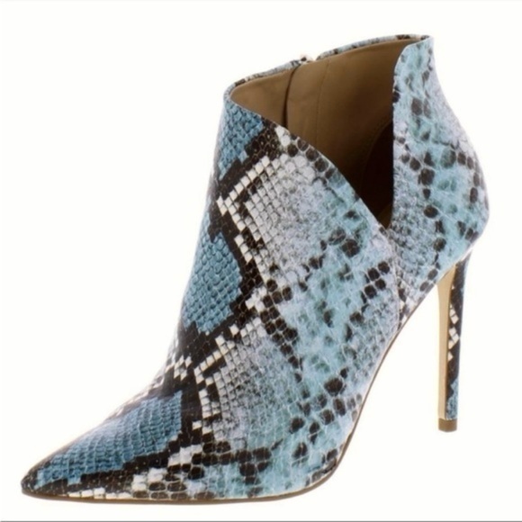 Steve Madden Decoy Blue Snake Print Booties 6 - Picture 1 of 16